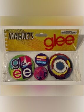 Glee Logo Don’t Stop Believing Magnet Set